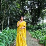 Nishita Goswami Instagram - In the greens ❤️❤️❤️❤️ Photo credit @jonaliboruahmakeupartist Makeup and styling @jonaliboruahmakeupartist