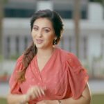 Nishita Goswami Instagram - #boroline লগত আমাৰ সম্পৰ্ক বহু দিনৰ।ওঁঠ ফাটিলে মায়ে বাকচৰ পৰা ব'ৰলিন উলিয়াই দিয়াৰ পৰা মসৃণ শৰীৰৰ বাবে আমাৰ হাতত থকা একমাত্ৰ প্ৰডাক্ট।আজিৰ দৰে বহুত বেছি অপচন নাছিল তেতিয়া,যি আছিল ব'ৰলিনেই আছিল,আৰু আজিও সকলোৰে বিশ্বাসৰ এটি নাম ব'ৰলিন। সেইয়া একেটা কম্পেনীৰে প্ৰডাক্ট সুথল।চিনাকি কৰাই দিয়াৰ প্ৰয়োজন নাই চাগে,তথাপিও কওঁ গৰমত হোৱা ছালৰ বিভিন্ন সমস্যাৰ বাবে এটা বিশ্বাসযোগ্য প্ৰডাক্ট,ব'ৰলিনৰ দৰেই আইৰ মৰম থকা প্ৰডাক্ট। এটা ভিডিও তেওঁলোকৰ লগত,চাব। New tvc of Suthol #sutholbindaas #suthol #summervibes #rashes #relax #relief #sutholife #cooling #staysafe