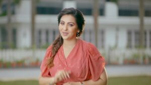 Nishita Goswami Instagram - #boroline লগত আমাৰ সম্পৰ্ক বহু দিনৰ।ওঁঠ ফাটিলে মায়ে বাকচৰ পৰা ব'ৰলিন উলিয়াই দিয়াৰ পৰা মসৃণ শৰীৰৰ বাবে আমাৰ হাতত থকা একমাত্ৰ প্ৰডাক্ট।আজিৰ দৰে বহুত বেছি অপচন নাছিল তেতিয়া,যি আছিল ব'ৰলিনেই আছিল,আৰু আজিও সকলোৰে বিশ্বাসৰ এটি নাম ব'ৰলিন। সেইয়া একেটা কম্পেনীৰে প্ৰডাক্ট সুথল।চিনাকি কৰাই দিয়াৰ প্ৰয়োজন নাই চাগে,তথাপিও কওঁ গৰমত হোৱা ছালৰ বিভিন্ন সমস্যাৰ বাবে এটা বিশ্বাসযোগ্য প্ৰডাক্ট,ব'ৰলিনৰ দৰেই আইৰ মৰম থকা প্ৰডাক্ট। এটা ভিডিও তেওঁলোকৰ লগত,চাব। New tvc of Suthol #sutholbindaas #suthol #summervibes #rashes #relax #relief #sutholife #cooling #staysafe