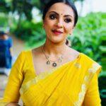 Nishita Goswami Instagram - In the greens ❤️❤️❤️❤️ Photo credit @jonaliboruahmakeupartist Makeup and styling @jonaliboruahmakeupartist