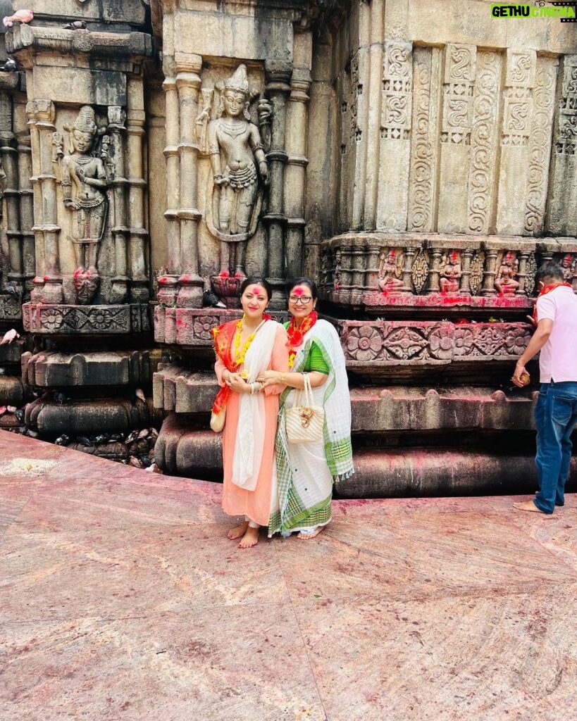 Nishita Goswami Instagram - Ma kamakhya with Ma ❤️❤️❤️❤️ 🙏🙏🙏🙏