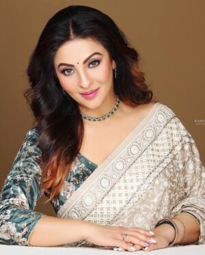 Nishita Goswami Instagram - "It's okay to wake up and look however you look. You are beautiful regardless."
― Ella Mai

Some pictures again 
Makeup and hair by my beautiful friend @jonaliboruahmakeupartist 
Unique off white saree by my dear @nandini_borkakati 
Photos clicked by famous @kamaldeyphotography 

#photo #shoot #makeupartist #studio #guwahati