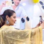 Nishita Goswami Instagram - Embrace the festive vibes with the stunning realme 11 Pro+ 5G and realme 11 Series 🎉✨ From its sleek design to amazing features, this smartphone has it all. Get ready to capture memories in style! 📸📱 #realmeFestiveDays #daretoshine