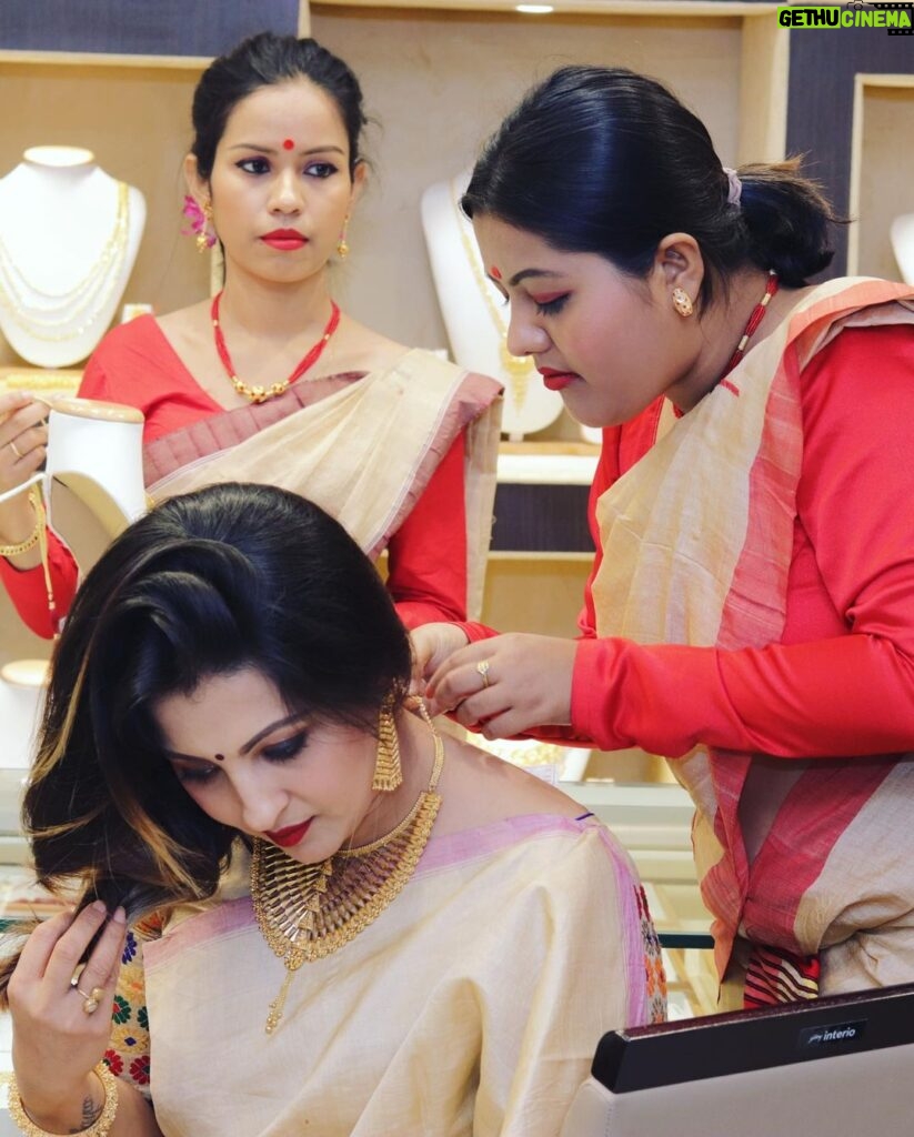 Nishita Goswami Instagram - Grand Opening of MPJ Jewellers at Borpeta Road ( Assam) Beautiful and unique collections by MPJ Jewellers . Visit the store to explore more 🙏 My best wishes to the entire Team #jewellery #mpjewelry #collection #goldjewellery #daimond #borpetaroad