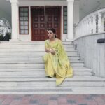 Nishita Goswami Instagram – এখন একেবাৰে আপোন ঠাই 

প্ৰমথেশ বৰুৱা আৰু প্ৰতিমা বৰুৱা পাণ্ডে বাইদেউৰ পৰশত প্ৰাণ পোৱা এখন ঠাই,জাগ্ৰত শক্তিৰ মহামায়া থানৰ ঠাই,মৰম বুজি পোৱা,মৰম দিব পৰা মানুহৰ ঠাই,সংস্কৃতি আৰু ইতিহাস বুকুত কঢ়িয়াই ফুৰা মানুহৰ ঠাই।
আপোন গৌৰীপুৰ,ধুবুৰী।