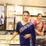 Nishita Goswami Instagram - Grand launch of Kisna Gold N Diamond jewellery collections at Ratnanjali Jewellery showroom Chandmari ( Guwahati Assam) My love to Manjushree Aunty (one of the best Astrologers of Assam) #jewellery #ratnanjali #newcollection #budgetfriendly #goldjewellery #daimond #festivecollection #bihu #assam #guwahati