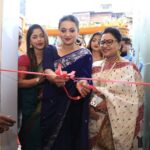 Nishita Goswami Instagram - Grand launch of Kisna Gold N Diamond jewellery collections at Ratnanjali Jewellery showroom Chandmari ( Guwahati Assam) My love to Manjushree Aunty (one of the best Astrologers of Assam) #jewellery #ratnanjali #newcollection #budgetfriendly #goldjewellery #daimond #festivecollection #bihu #assam #guwahati