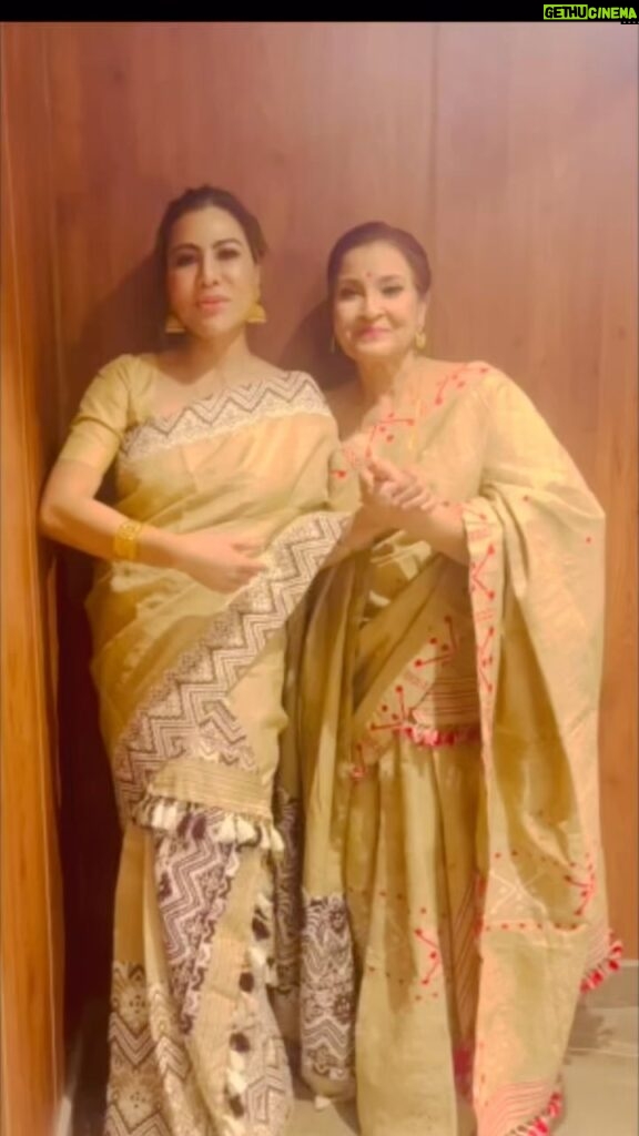 Nishita Goswami Instagram - Two super gorgeous ladies ❤️❤️❤️. Thanks so much my dear Kasturi ba and lovely mother for doing this for Raghav .. Love you both insanely ❤️ Means a lot ❤️ #raghav #silmiltuponite #movie #song @jatinbora01 @raghav @kasturi.bhattacharjee.44