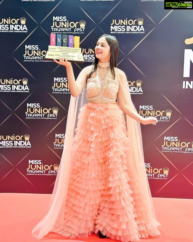 Nitanshi Goel Instagram - And your Nitz won ‘Youngest Style Diva Award’💕⭐️✨ This one’s to Mumma for showing me, while growing up, that a sense of style solely comes from being who you truly are♥️✨ Thankyou @juniormissindia and @shobhagori for bestowing me with the incredible honor✨ 👗 @the_adhya_designer ✨ #Nitanshi #NitanshiGoel #juniormissindia #juniormissindia2023 #YoungestStyleDiva #IndianYoungCelebrityInfluencerAward #nehadhupia #shobhagori #castingshobhagori #nesco #maidaan #laapataaladies #meresapne Nesco