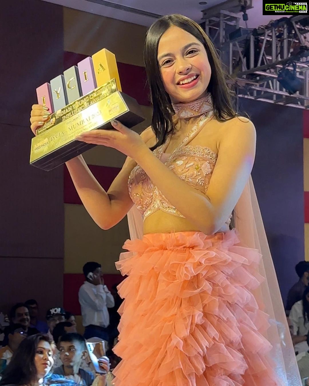 Nitanshi Goel Instagram - And your Nitz won ‘Youngest Style Diva Award’💕⭐️✨ This one’s to Mumma for showing me, while growing up, that a sense of style solely comes from being who you truly are♥️✨ Thankyou @juniormissindia and @shobhagori for bestowing me with the incredible honor✨ 👗 @the_adhya_designer ✨ #Nitanshi #NitanshiGoel #juniormissindia #juniormissindia2023 #YoungestStyleDiva #IndianYoungCelebrityInfluencerAward #nehadhupia #shobhagori #castingshobhagori #nesco #maidaan #laapataaladies #meresapne Nesco