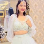 Nitanshi Goel Instagram - Kya aapko bhi her jagah sirf yehi song sunaai de raha hai?😅 Mera Dil♥️ ye pukaare aaja🥺 . 👗 @the_adhya_designer . #nitanshigoel #trending #ootdinspo #ootd Hotel Mannu Maharaja