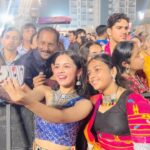 Nitanshi Goel Instagram - Itniii pyaari memories 🫶🏻✨♥️ Spot your fav Creators & show your love towards them♥️ Aur @funcho Aap itne pyaare kyun ho?♥️ What energy and what funn!! Loved every moment with super-talented Creators & my awesome #Nitanshians🥺 Ye Dil maaange more 🤩😀 (will be sharing more detailed videos on my Snapchat & YouTube) . . My Jewellery is from @siyaramcollections2020 . #falgunipathak #funcho #nitanshigoel #nitanshians #ruheedosani #munawarfaruqui #virajghelani #anishadixit #damfam #mnv #unnati #nagmaa #derera #premtheme