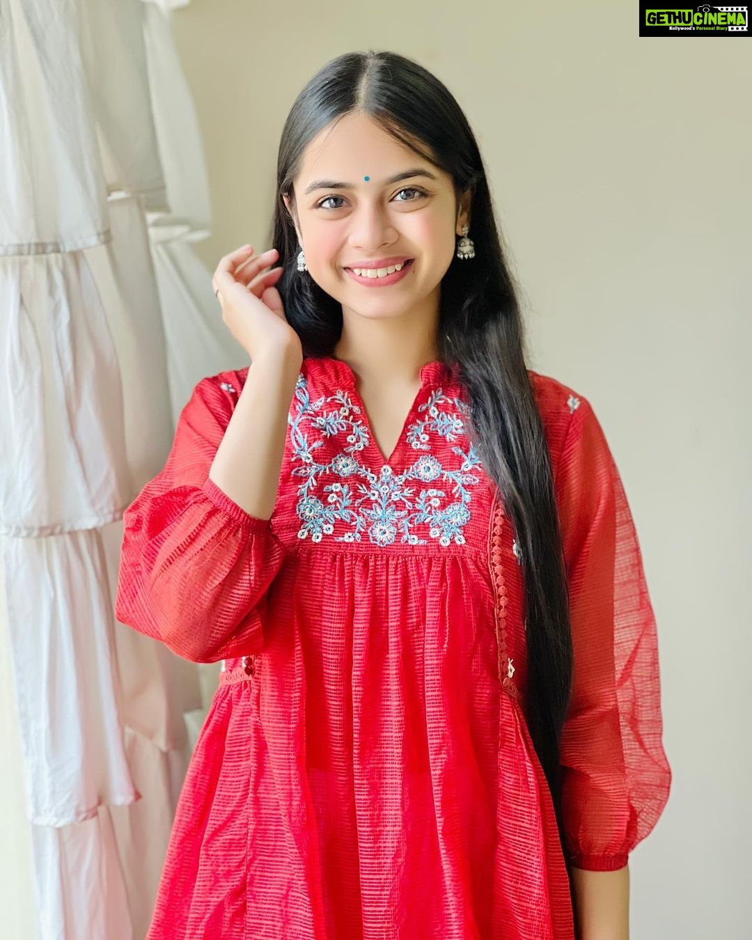 Nitanshi Goel Instagram - Ganpati Bappa Morya🙏🏻✨ . Outfit: @janasyaclothing styling: @styling.your.soul . #happyganeshchaturthi #ganeshchaturthi #ganpatibappamorya #nitanshigoel #nitanshians #metacreatorday #reeltocreatorday Bappa Ke Ghar