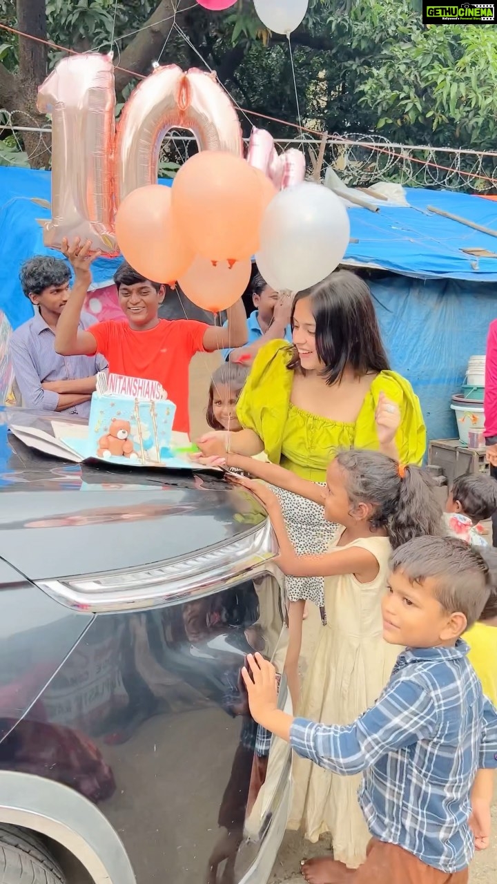 Nitanshi Goel Instagram - मैं अकेली ही चली थी जानिब-ए-मंजिल मगर, लोग साथ आते गए और कारवां बनता गया♥️✨ Jaise aap sab mere Sapne poore karwa rahe hain, I wish aap sabke bhi sapne poore hon🙏🏻🧿 . #10Million #10M #nitanshians #bekindalways #kindnessmatters #1minutemusic #Grateful #thankful #nitanshigoel