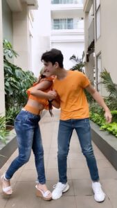 Nitanshi Goel Instagram - Never leave your friends annoy them forever🙃😂 #azee