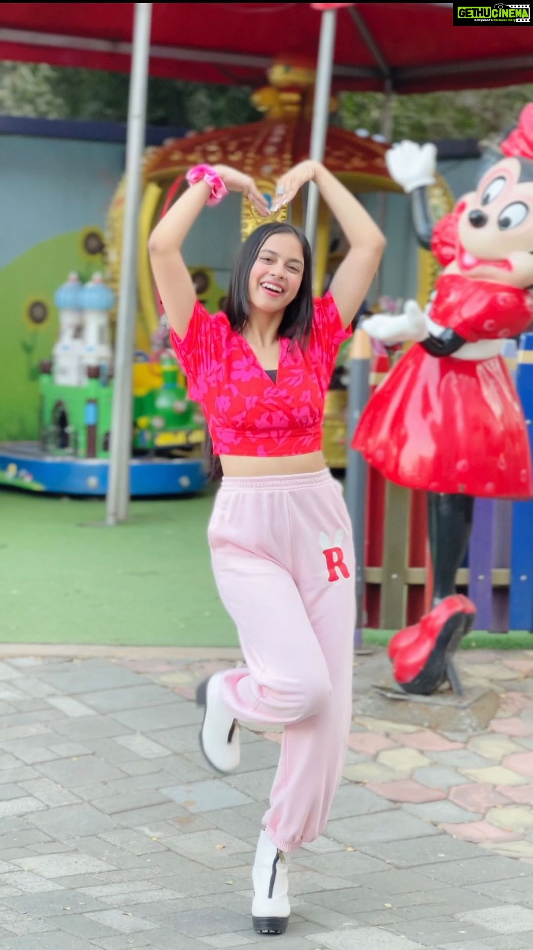 Nitanshi Goel Instagram - Hey Nitanshians! Soo excited to see your version of #TereJaisa Challenge💃🕺🏻 Re-create yours using the Official audio in the video & don’t forget to Tag us♥️ Best ones will feature on my Story⚡️ Your K-pop girl 🫰🏻♥️ Tere Jaisa Starring - @akshbaghla⭐️ @nitanshigoelofficial⭐️ Singer🎤 - @akshbaghla Ft. Aoora Amazing Choreography by @TusharShetty95🕺🏻 Cast🫶🏻- @theakashthapa @tusharshetty95 @snehaa6943 @ardra__unni @harsh_dingwanii @anshkukreja_01 @noorinsha @hitikasachdv #kpopprincess #Nitz #nitanshi #nitanshigoel #nitanshians #Nitzhearts #terejaisa #terejaisachallenge #hookstep #terejaisadancechallenge #dancechallenge #valentinesday #kpop #trending #dancereels #kpopdance #reelsinstagram #reelitfeelit