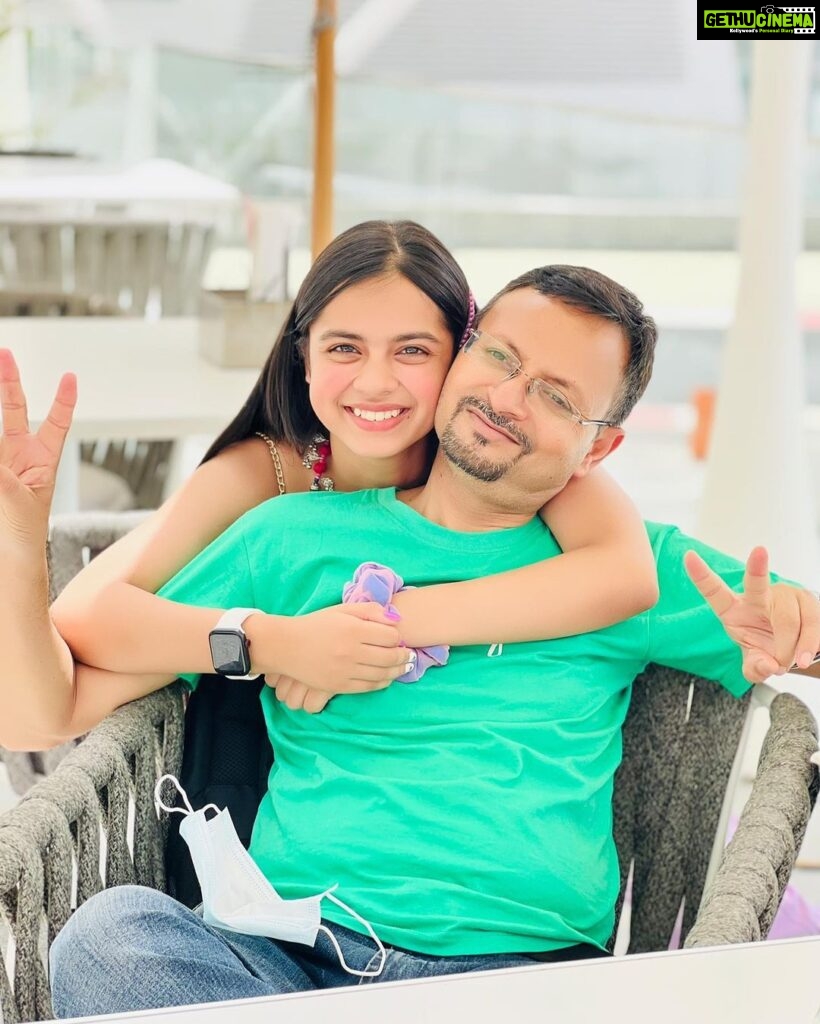 Nitanshi Goel Instagram - The most important life lesson I've learned: When all else fails, call Dad✌🏻💖 Happy Father's Day to the coolest dad on the planet! @nitingoeljii Thanks for always having my back, Daddy! I love you💕 . #happyfathersday #fathersday #fatherdaughter #daddyslittlegirl #nitingoel #nitanshigoel Fathers Day Special