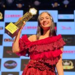 Nitanshi Goel Instagram - ‘BIBA of the Year 2022’ ✨ Won Satyajit Ray Icon Cinema Award 2022🏆 Thankful & grateful to each one of you for your constant love & support 🙏🏻♥️ . Wearing @kirtiagarwal_varsha ✨ . #SatyajitRayIconCinemaAward2022 #SatyajitRayIconCinemaAward #SatyajitRayIconAward #SatyajitRayAward #satyajitray #BibaOfTheYear #award #blessed #nitanshigoel #nitanshians #laapataladies #maidaan St Andrews Auditorium