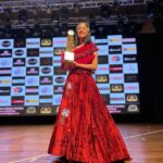 Nitanshi Goel Instagram - ‘BIBA of the Year 2022’ ✨ Won Satyajit Ray Icon Cinema Award 2022🏆 Thankful & grateful to each one of you for your constant love & support 🙏🏻♥️ . Wearing @kirtiagarwal_varsha ✨ . #SatyajitRayIconCinemaAward2022 #SatyajitRayIconCinemaAward #SatyajitRayIconAward #SatyajitRayAward #satyajitray #BibaOfTheYear #award #blessed #nitanshigoel #nitanshians #laapataladies #maidaan St Andrews Auditorium