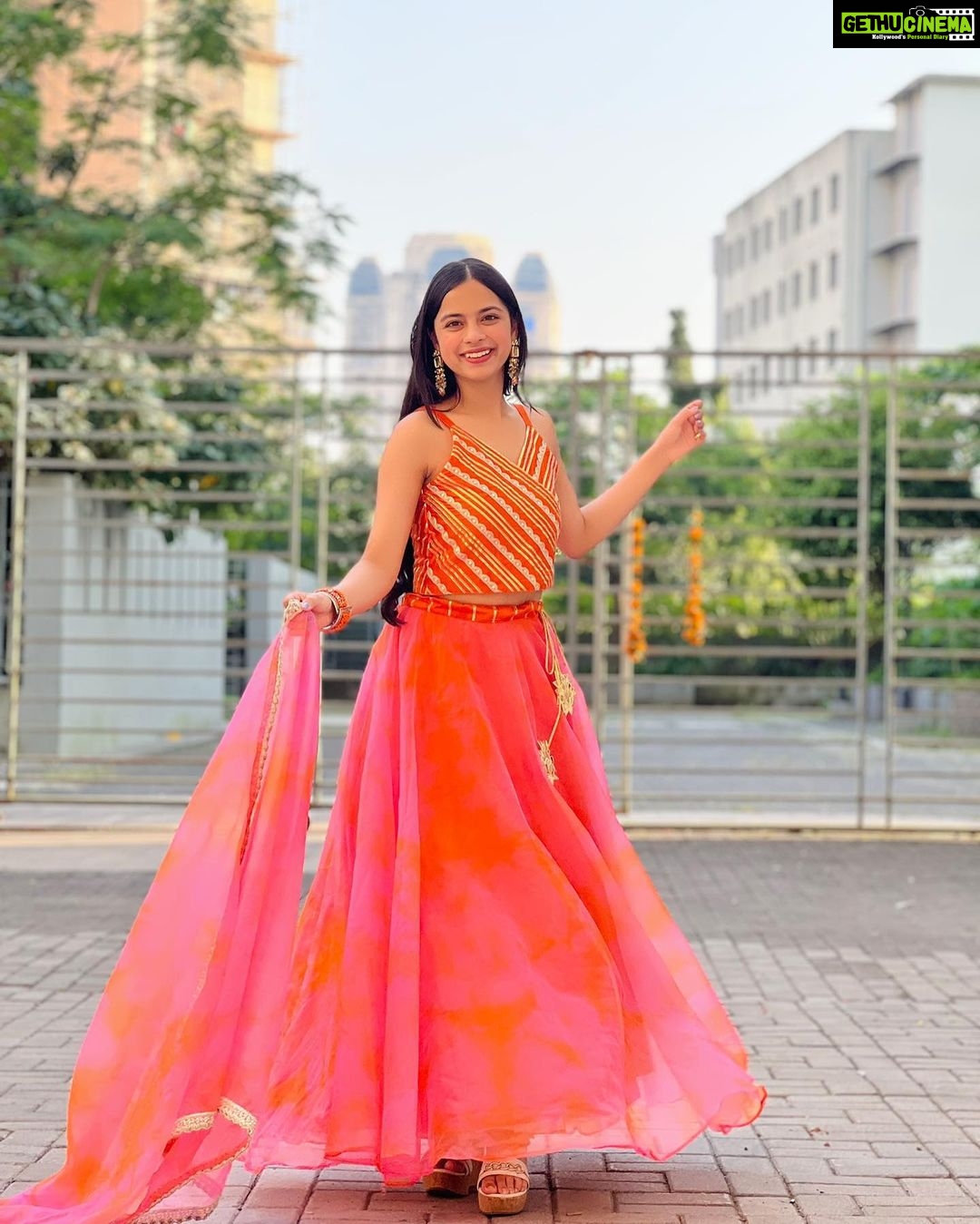 Nitanshi Goel Instagram - Happy Diwali ๐ชโจโจโจ (Comment your fav pic & Give reason..Mine are 3rd & 8th with my doll @queenienakhrewaali ๐) . ๐ @kirtiagarwal_varsha . #happydiwali #nitanshians #nitanshigoel Diwali Celebrations:)