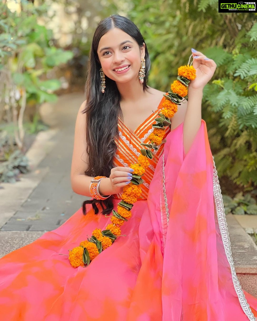 Nitanshi Goel Instagram - Happy Diwali ๐ชโจโจโจ (Comment your fav pic & Give reason..Mine are 3rd & 8th with my doll @queenienakhrewaali ๐) . ๐ @kirtiagarwal_varsha . #happydiwali #nitanshians #nitanshigoel Diwali Celebrations:)