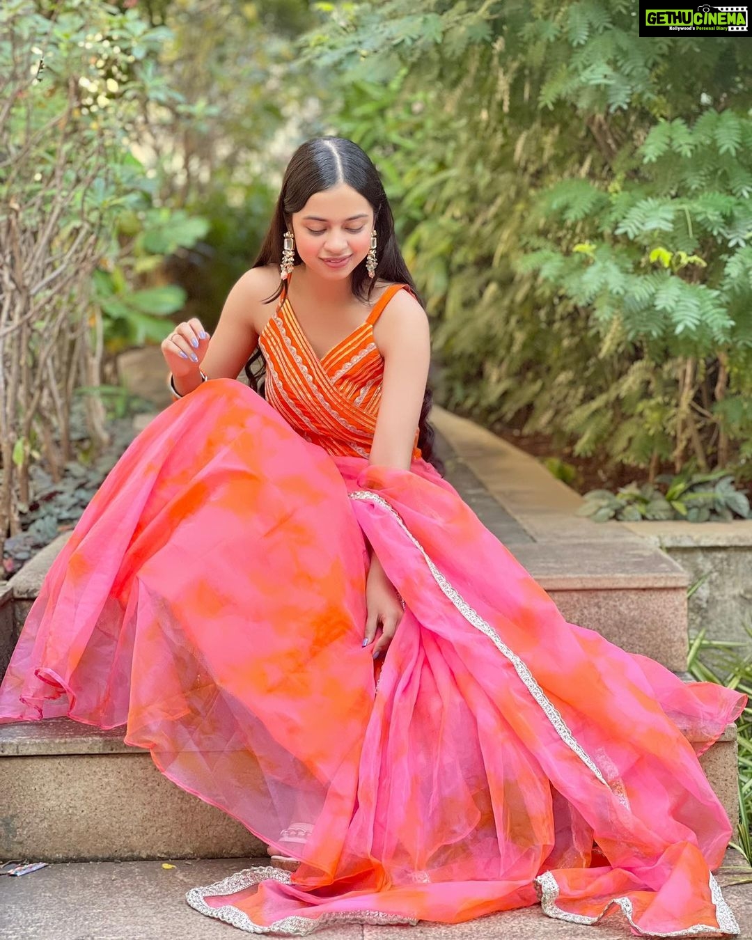 Nitanshi Goel Instagram - Happy Diwali ๐ชโจโจโจ (Comment your fav pic & Give reason..Mine are 3rd & 8th with my doll @queenienakhrewaali ๐) . ๐ @kirtiagarwal_varsha . #happydiwali #nitanshians #nitanshigoel Diwali Celebrations:)