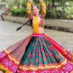 Nitanshi Goel Instagram - Happy festivities ♥️✨ (Comment your fav picture 1-10 and Give reason why) #shubhnavaratri #nitanshigoel #nitanshians #navratri #laapataaladies #maidaan
