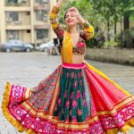 Nitanshi Goel Instagram - Happy festivities ♥️✨ (Comment your fav picture 1-10 and Give reason why) #shubhnavaratri #nitanshigoel #nitanshians #navratri #laapataaladies #maidaan