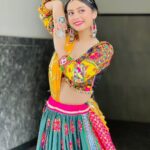 Nitanshi Goel Instagram - Alexa play ‘Desi Girl’ ✨ . . Outfit @rupaldesignstudio Jewellery @rupaldesignstudio HMU @beauty_paradise1402 . #happynavratri #navratri #nitanshians #nitanshigoel Navratri