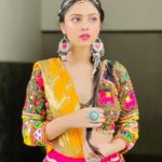 Nitanshi Goel Instagram - Alexa play ‘Desi Girl’ ✨ . . Outfit @rupaldesignstudio Jewellery @rupaldesignstudio HMU @beauty_paradise1402 . #happynavratri #navratri #nitanshians #nitanshigoel Navratri