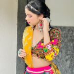Nitanshi Goel Instagram – Alexa play ‘Desi Girl’ ✨
.
.
Outfit @rupaldesignstudio
Jewellery @rupaldesignstudio 
HMU @beauty_paradise1402
.
#happynavratri #navratri #nitanshians #nitanshigoel Navratri
