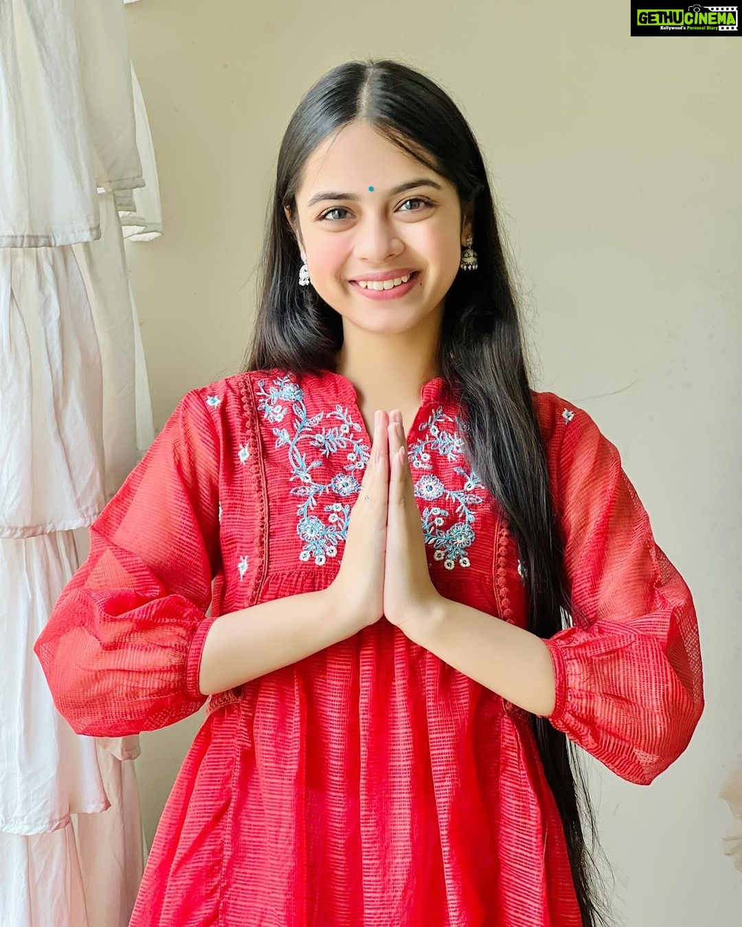 Nitanshi Goel Instagram - Ganpati Bappa Morya🙏🏻✨ . Outfit: @janasyaclothing styling: @styling.your.soul . #happyganeshchaturthi #ganeshchaturthi #ganpatibappamorya #nitanshigoel #nitanshians #metacreatorday #reeltocreatorday Bappa Ke Ghar