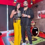 Nitanshi Goel Instagram – We learn something new from every person we meet⭐️
Something exciting coming soon with @mikasingh paaji✨
.
#nitanshigoel #nitanshians #mikasingh #whattheluck Mika Singh Studio