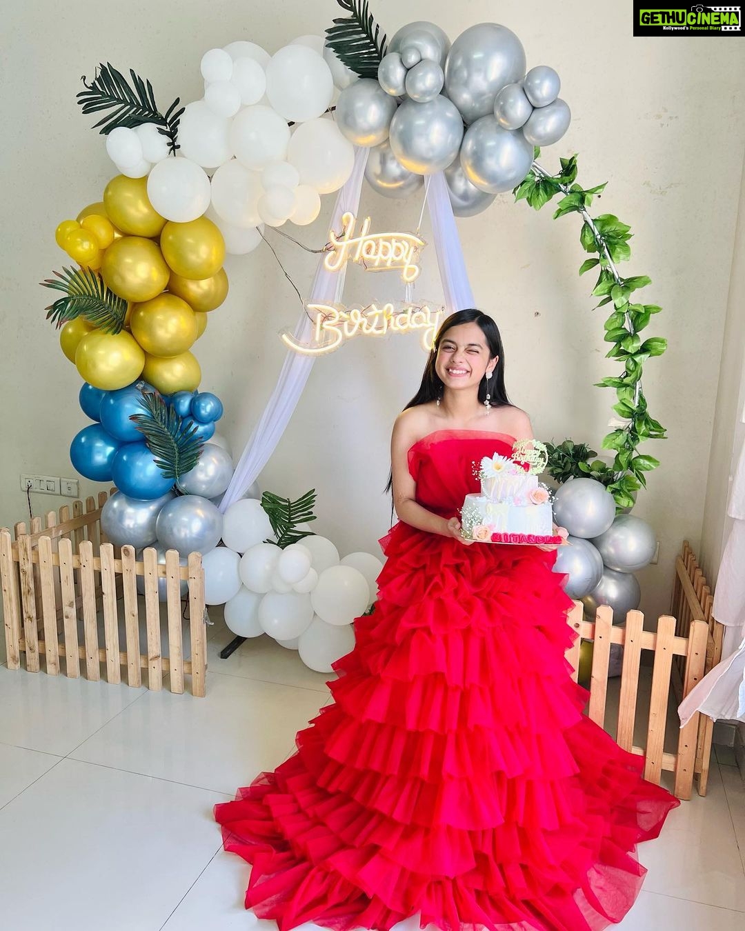 Nitanshi Goel Instagram - Happy 15th Birthday to me♥️✨ . 👗 @the_adhya_designer Event managed by @asquaremedia786 Decor- @all_grand_events 🎂@mariyams_cakery . #15thbirthday #happybirthday #nitanshigoel Its My Birthday