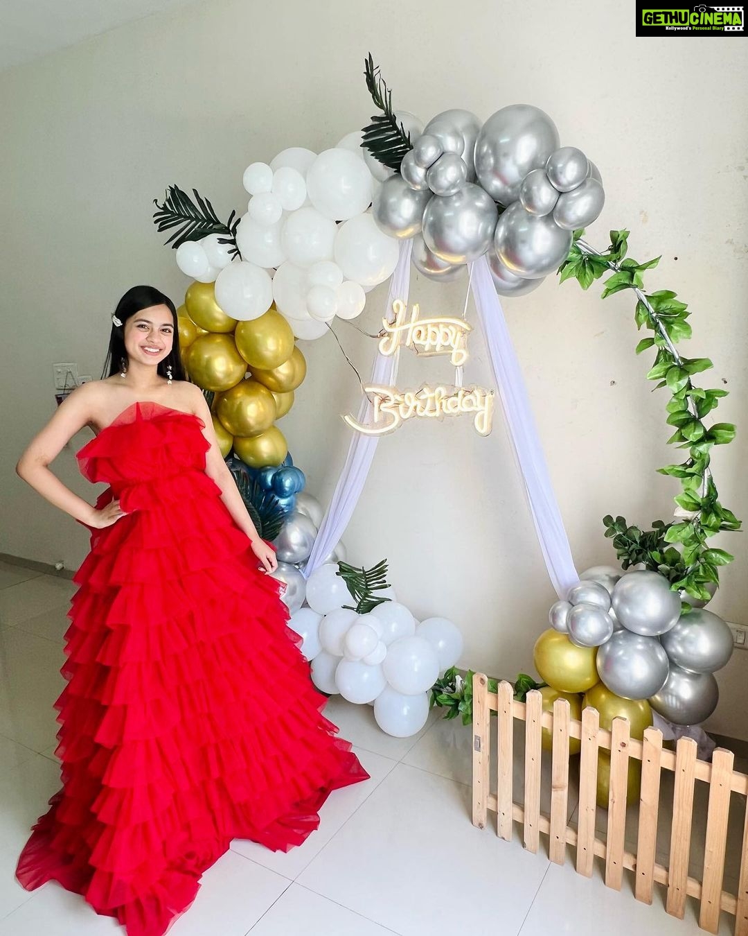 Nitanshi Goel Instagram - Happy 15th Birthday to me♥️✨ . 👗 @the_adhya_designer Event managed by @asquaremedia786 Decor- @all_grand_events 🎂@mariyams_cakery . #15thbirthday #happybirthday #nitanshigoel Its My Birthday