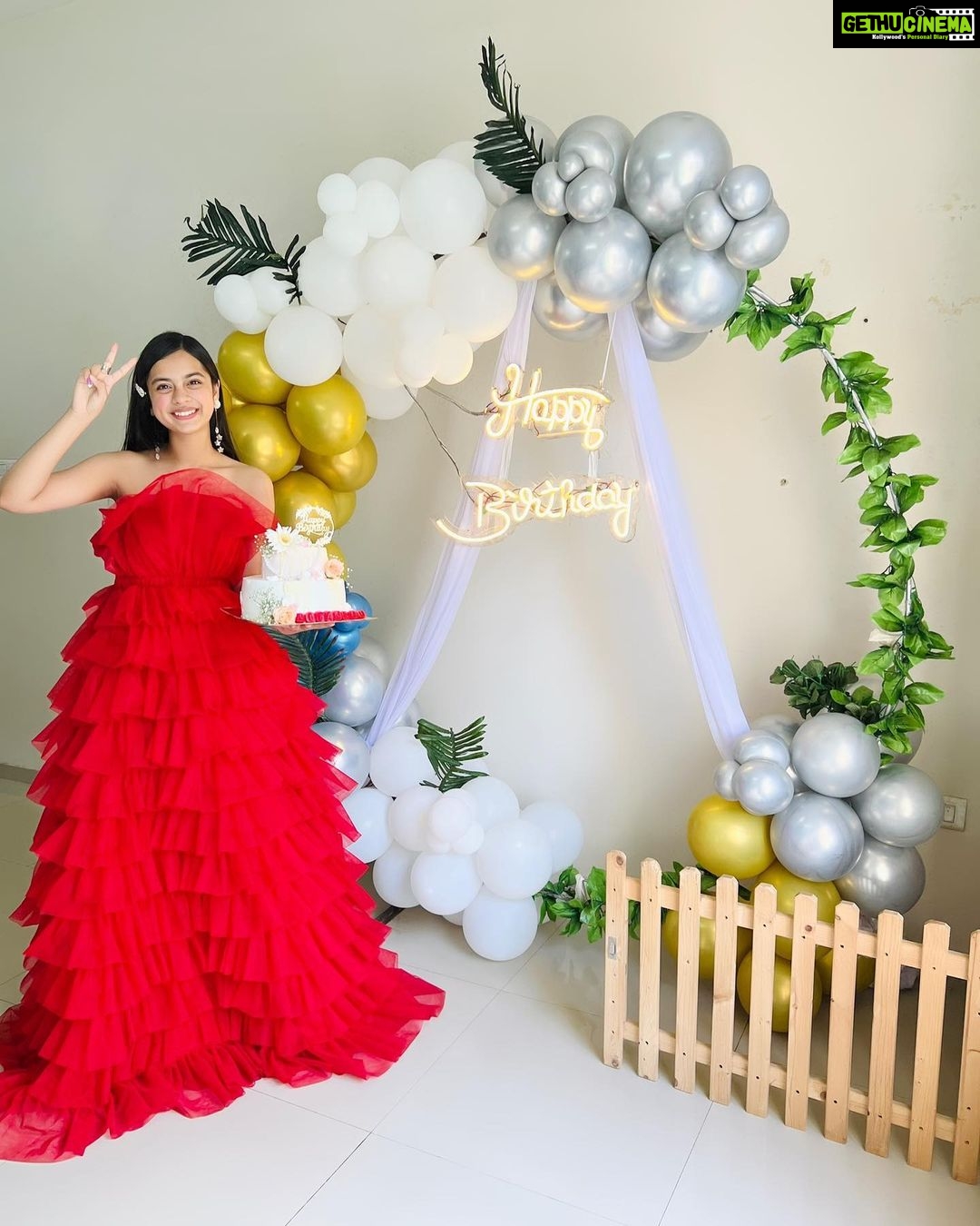 Nitanshi Goel Instagram - Happy 15th Birthday to me♥️✨ . 👗 @the_adhya_designer Event managed by @asquaremedia786 Decor- @all_grand_events 🎂@mariyams_cakery . #15thbirthday #happybirthday #nitanshigoel Its My Birthday