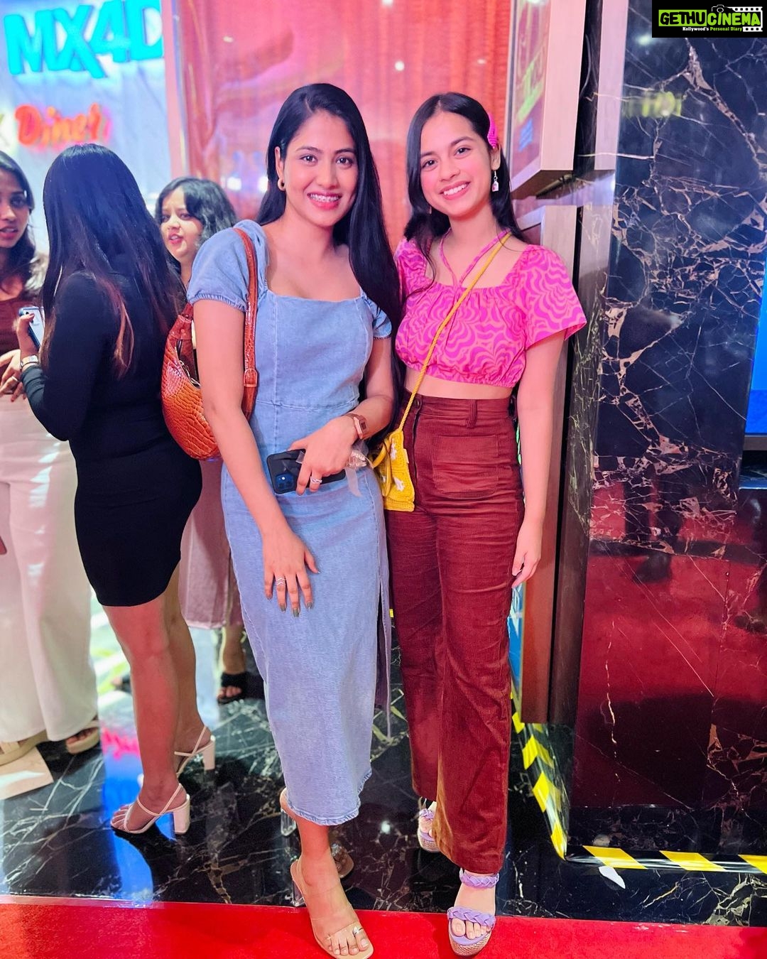 Nitanshi Goel Instagram - Premiere of #JurassicWorldDominion 🎬✨ . #nitanshigoel #nitanshians #screening #jurassicera #endofjurassicera