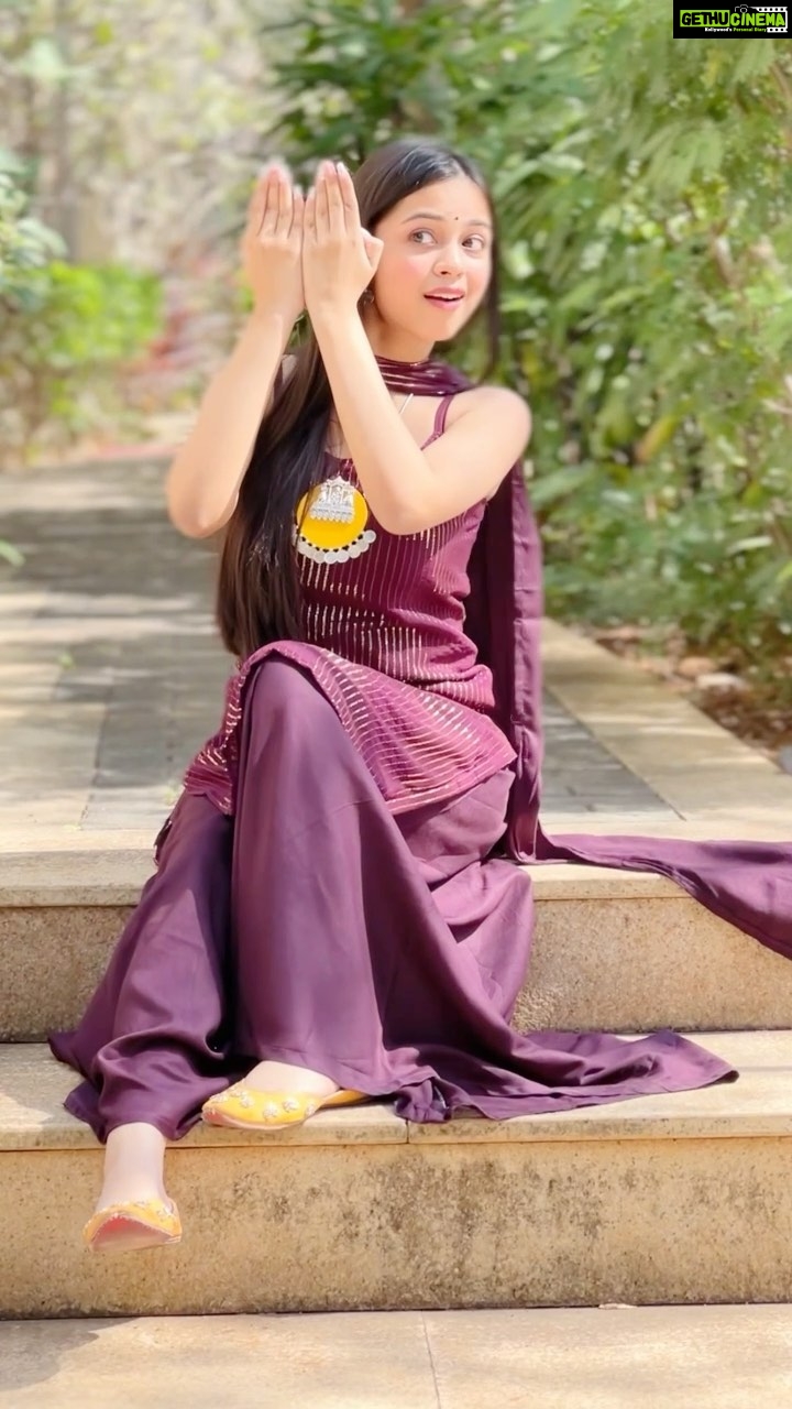 Nitanshi Goel Instagram - Comment your fav line from this magical song✨ Outfit @krishaclothing Jewellery @mv.fashionjwellery . #ghodeypesawaar #ghodepesawarchallenge #kala #nitanshigoel #pathan #pathaan #nitanshians
