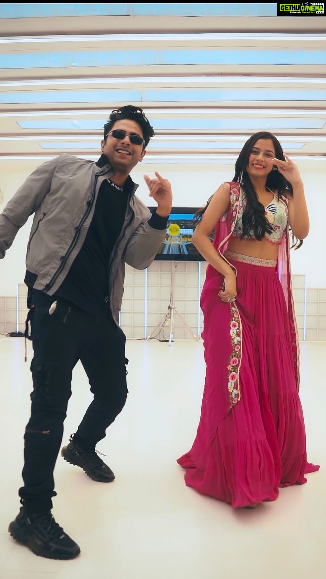 Nitanshi Goel Instagram - Reel Time ⏰with #nakhra girl @nitanshigoelofficial #dancechallenge 💃 Share your reels now on Nakhra Hookstep and don’t forget to Tag us @globaldesirecords @nitanshigoelofficial veekapoor @amorani01 @chaurasia.prateek @ravie_akahday @aslam_khan_director @dipuneog_ Location : @atrangz #nakhra #tanmayssingh #nitanshigoel #gdr #globaldesirecords #instareels #dancereels #reels #trendingsongs #trendingreels #musicvideo #instagram #music