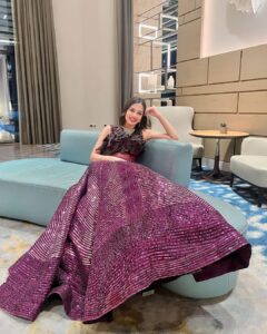 Nitanshi Goel Instagram - My First IIFA 🫶🏻✨
From watching it on TV with my family to experiencing it live, my first IIFA Awards was a magical experience ! And guess this time, I was the youngest Indian celebrity invited at IIFA♥️ The glitz, glamour, green carpet walk, mesmerizing performances, and my Nitanshians have inspired me to add some new things to my bucket list- it's time to chase more dreams!✨✨

Look @the_adhya_designer ✨

#iifa2023 #iifa #iifarocks #Grateful #nitanshigoel #bollywood #iifaawards #IIFAONYAS  #nitanshians #laapataaladies #abudhabilove @iifa @etihadarena.ae @yasisland