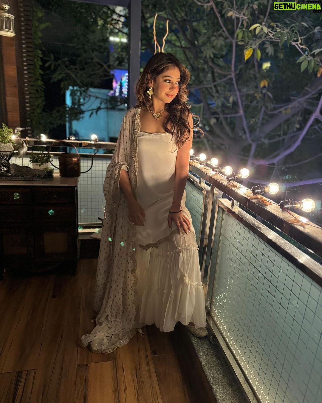 Niti Taylor Instagram - In the darkest moments, seek the spark within; for it's often in finding the light within ourselves that we illuminate the world around us.🤍🌟💫 #11:11 Outfit: @lavanyathelabel Brand Pr : @socialpinnaclepr x @styling.your.soul 📸 @aditiparbhoo