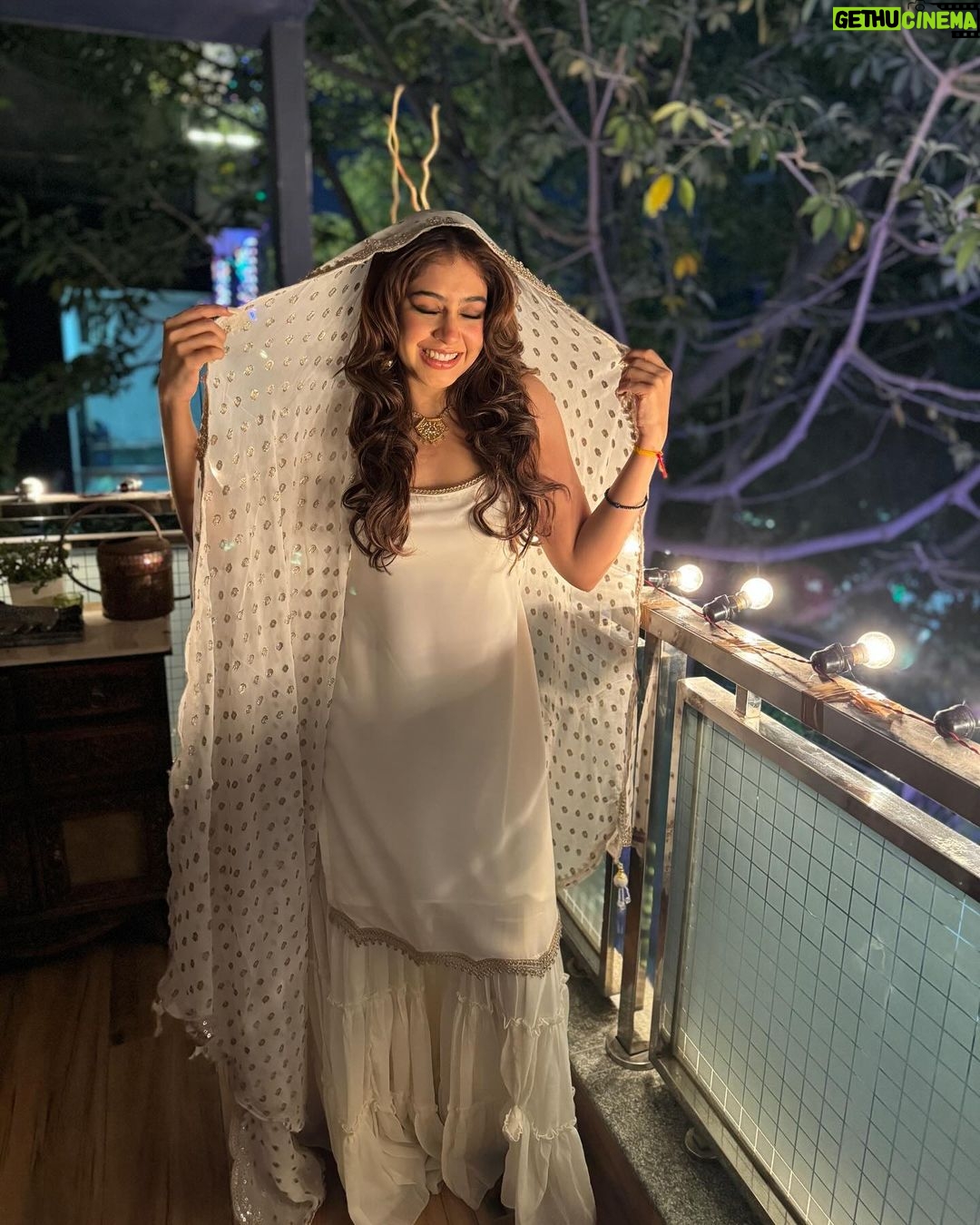 Niti Taylor Instagram - In the darkest moments, seek the spark within; for it's often in finding the light within ourselves that we illuminate the world around us.🤍🌟💫 #11:11 Outfit: @lavanyathelabel Brand Pr : @socialpinnaclepr x @styling.your.soul 📸 @aditiparbhoo