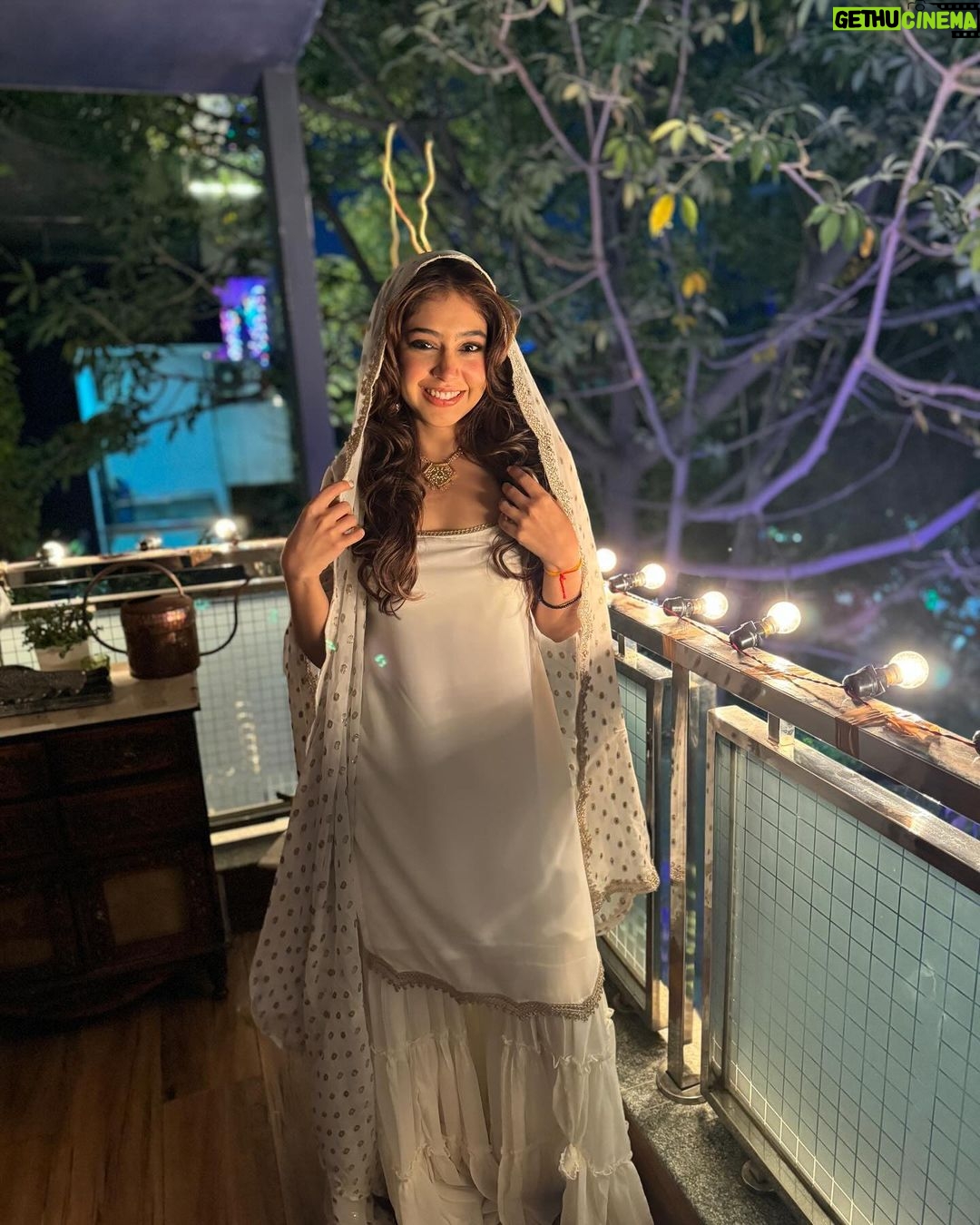Niti Taylor Instagram - In the darkest moments, seek the spark within; for it's often in finding the light within ourselves that we illuminate the world around us.🤍🌟💫 #11:11 Outfit: @lavanyathelabel Brand Pr : @socialpinnaclepr x @styling.your.soul 📸 @aditiparbhoo