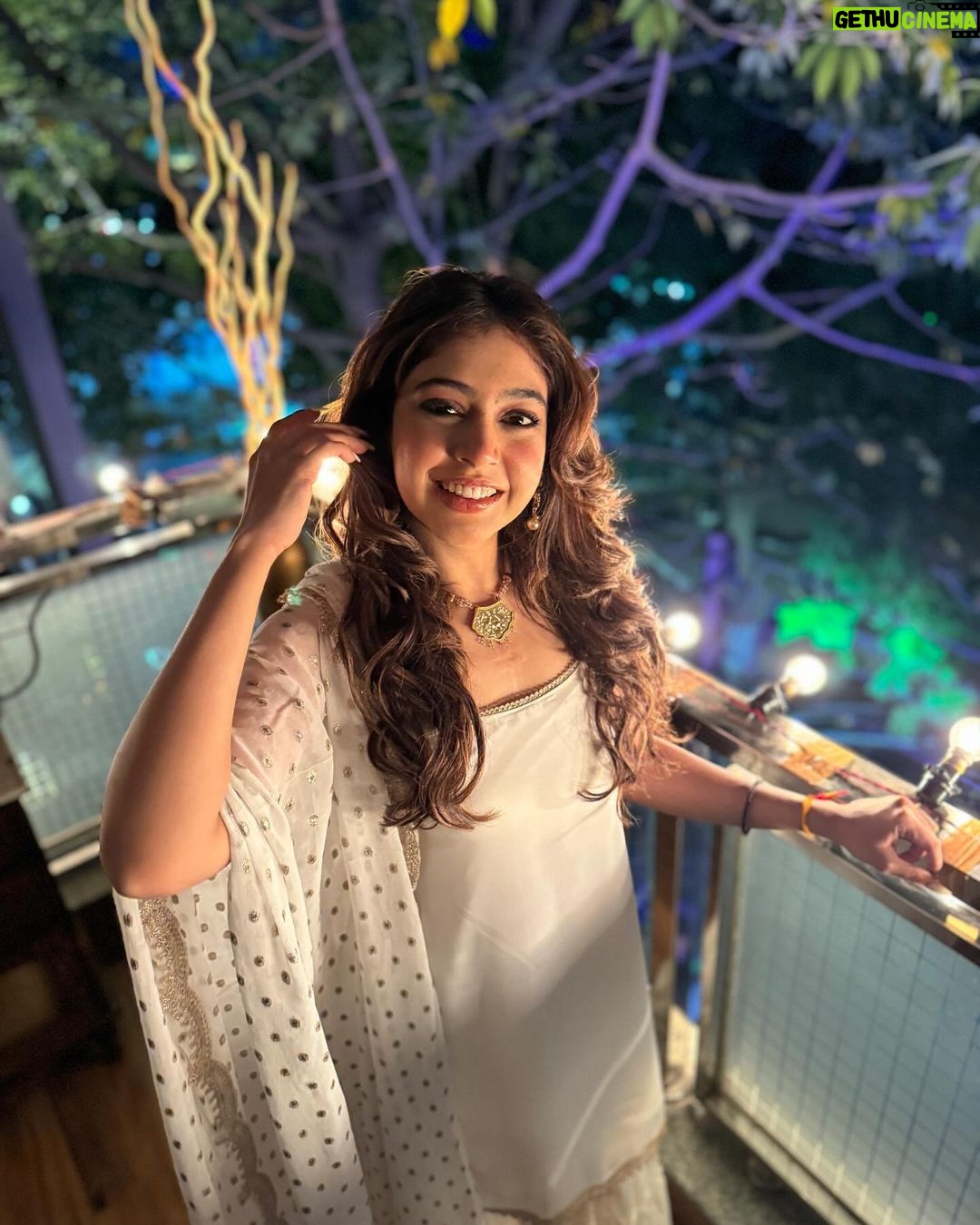 Niti Taylor Instagram - In the darkest moments, seek the spark within; for it's often in finding the light within ourselves that we illuminate the world around us.🤍🌟💫 #11:11 Outfit: @lavanyathelabel Brand Pr : @socialpinnaclepr x @styling.your.soul 📸 @aditiparbhoo