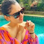 Niti Taylor Instagram – Splish, splash, and summer smiles! ☀️🏊‍♀️ #PoolsideParadise