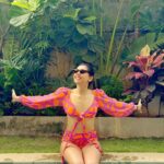 Niti Taylor Instagram – Splish, splash, and summer smiles! ☀️🏊‍♀️ #PoolsideParadise