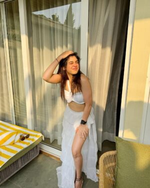 Niti Taylor Instagram - Under the sun's gentle caress ☀️💖

#sunkissed 

📍 @romeolanetheboutiqueresort 
Outfit @itgirl_love