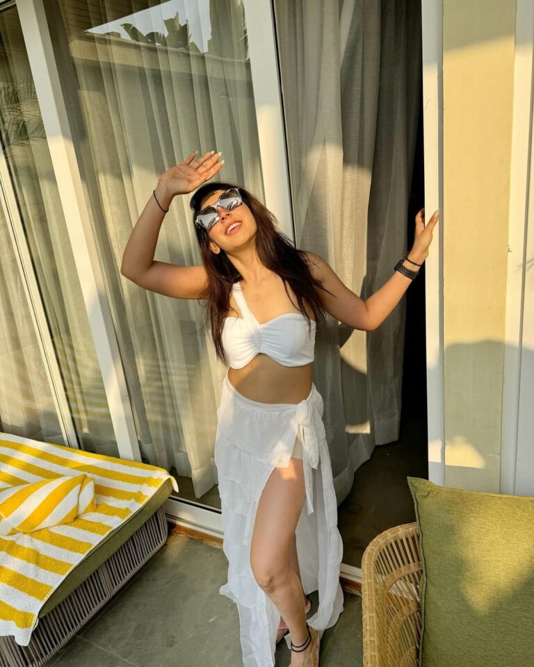 Niti Taylor Instagram - Under the sun's gentle caress ☀️💖 #sunkissed 📍 @romeolanetheboutiqueresort Outfit @itgirl_love