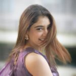 Niti Taylor Instagram - 7 billion smiles, and mine is MY favourite 💜 #loveyourself#sareelove #staybeautiful #trendingreels #reelitfeelit #instagramreels #reelsinstagram Sarees: @womaste.ethnic Stylist: @styling.your.soul Assistance: @stylefile.bykrisha