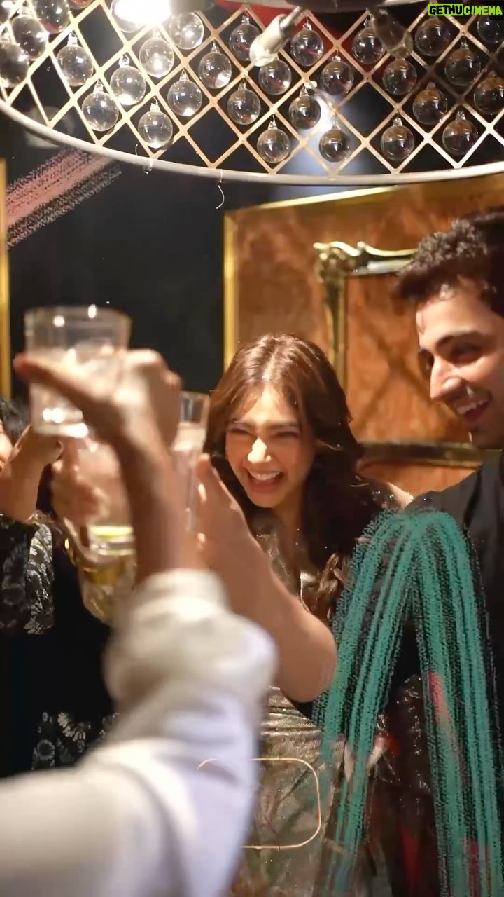 Niti Taylor Instagram - Birthday shenanigans with my ride-or-die crew! Thanks for the laughs, the fun, and making my day as fabulous as me. Grateful for each one of you!♥️♥️♥️♥️ I love you guys!! Feeling overwhelmed with love! Huge shoutout to everyone who showered me with edits, reels, collages, and heartfelt wishes. Your messages turned my birthday into a treasure trove of joy – thank you all!! 🥰☺️♥️ 🎥 @rohitgaikwadfilms Makeup @dishisanghvii , @yashikajain._ Hair @faces_by_sarahh Outfit @mandirawirkhq Styled by @stylingbyvictor @sohail__mughal___ Jewellery @anantayabymani Assisted by @styleby_antara @janvijain123 #birthdaygirl #november #birthdayparty #forever16